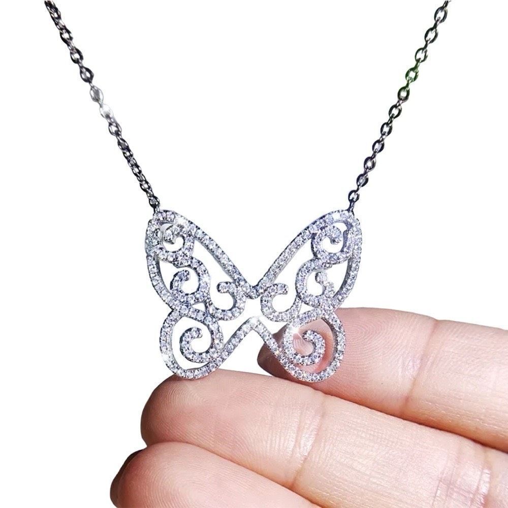 The Brilliant Butterfly pendant necklace in 925 silver and cubic zirconia